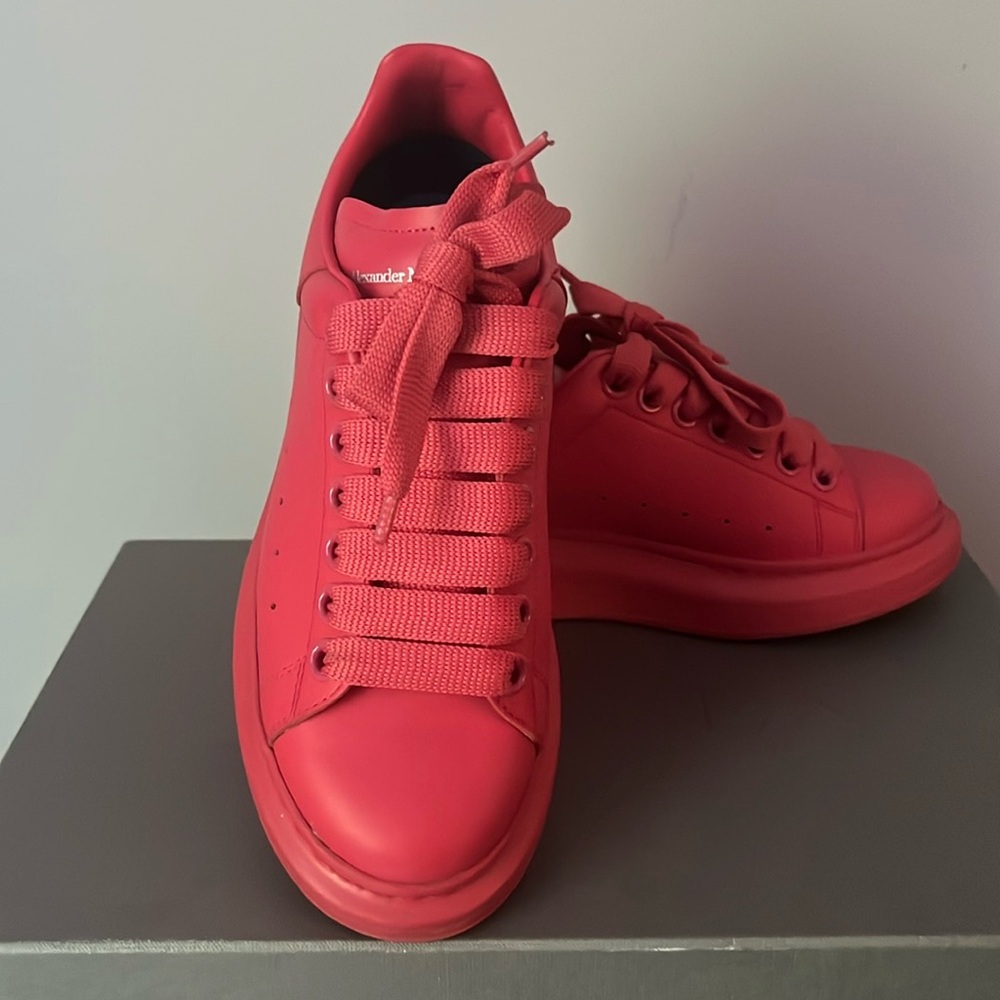 Alexander McQueen leather exaggerated sole sneaker